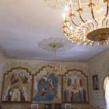 Saliamo ora al piano superiore e Gala ci apre una porta. Ci troviamo in una stanza che ricorda gli zar e le loro feste a ritmo di valzer: � il salone degli eventi, riccamente decorato. Sulla nostra testa grandi lampadari dorati